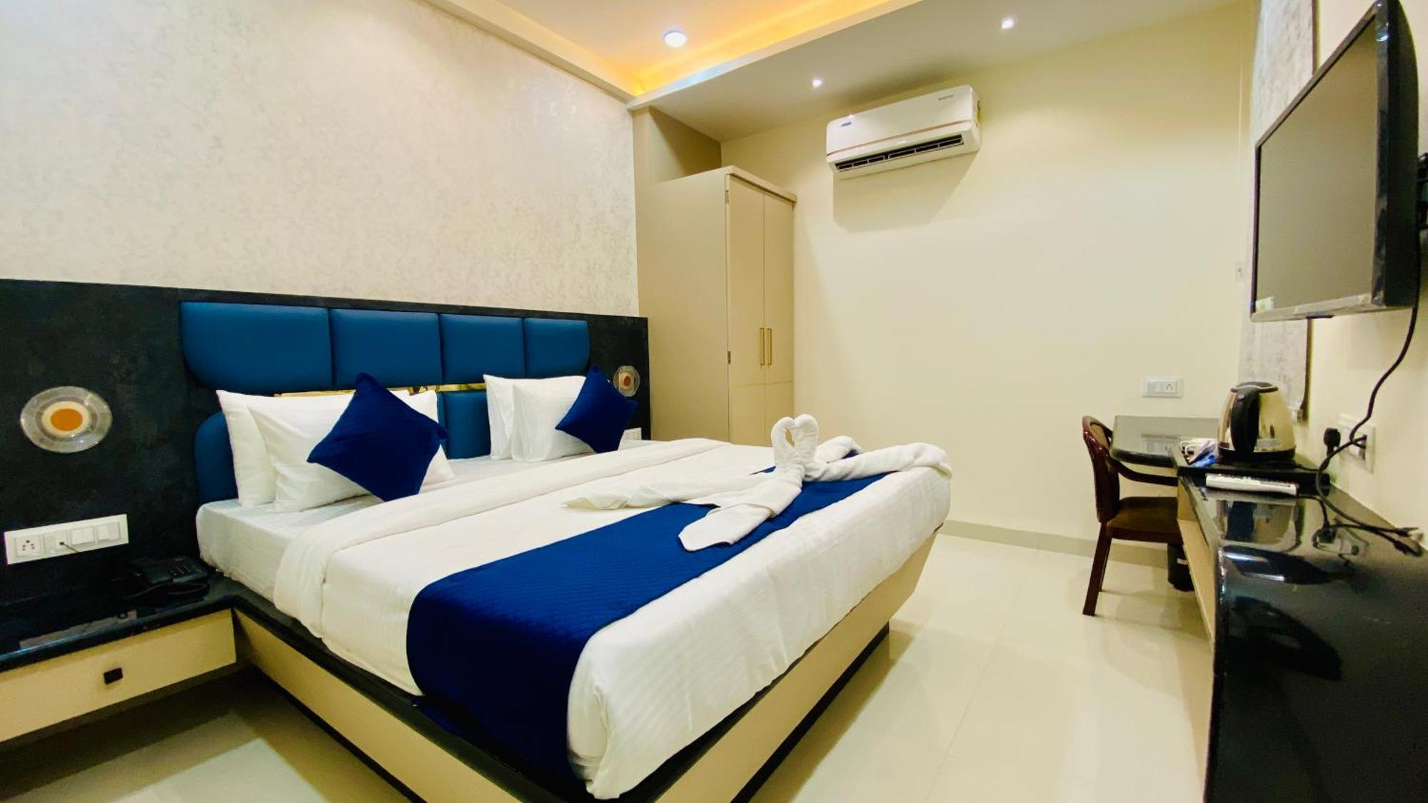 Hotel Aranyasutra Inaya, Indore Esterno foto