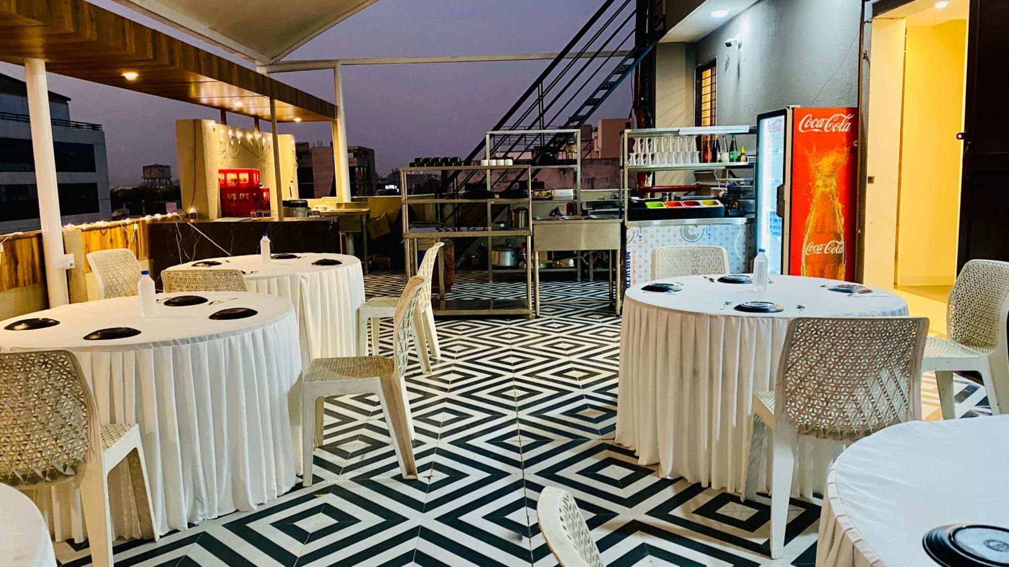 Hotel Aranyasutra Inaya, Indore Esterno foto