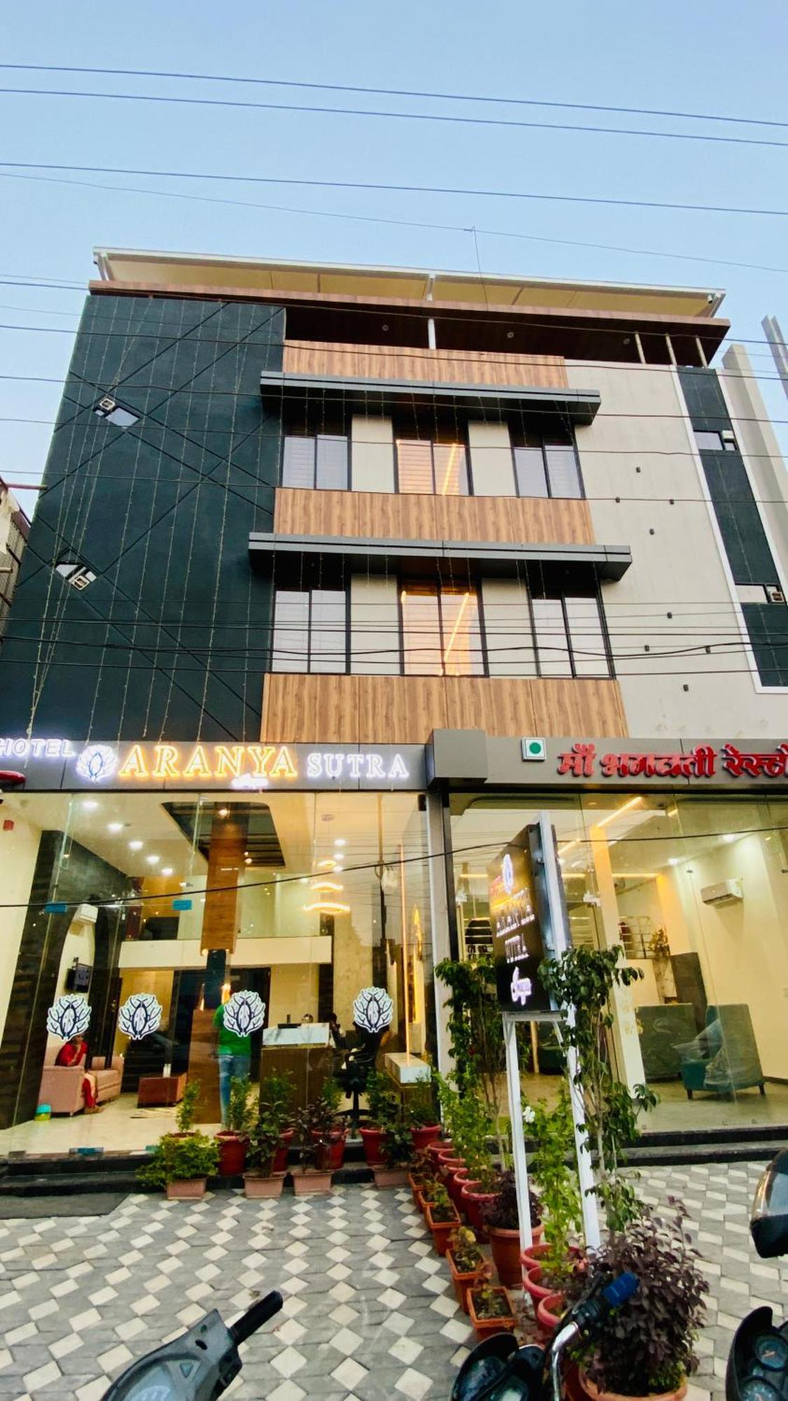 Hotel Aranyasutra Inaya, Indore Esterno foto