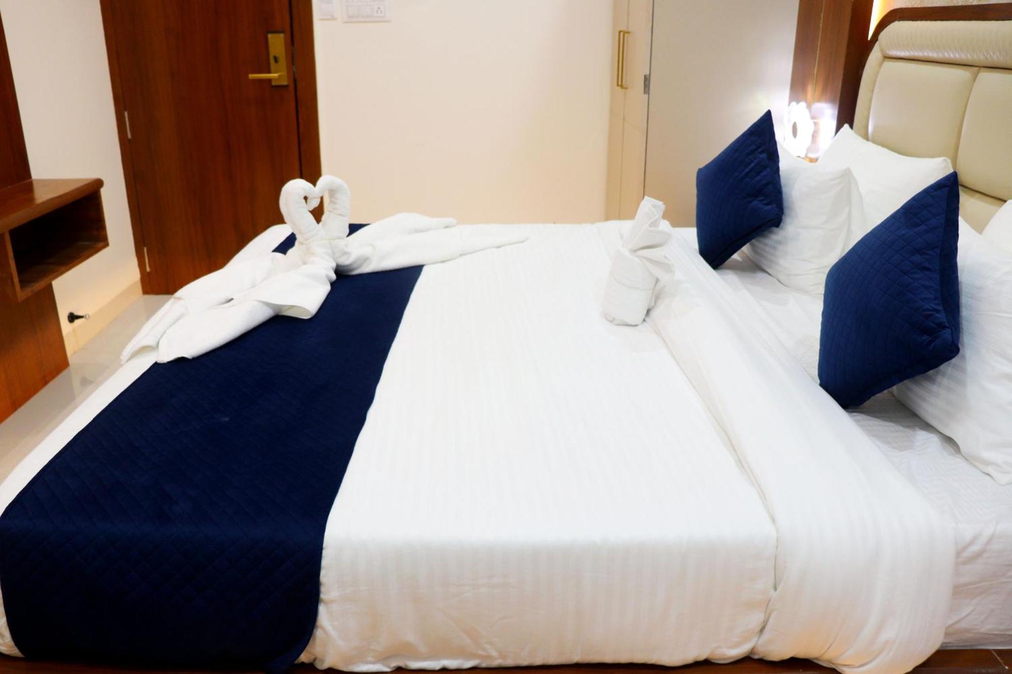 Hotel Aranyasutra Inaya, Indore Esterno foto