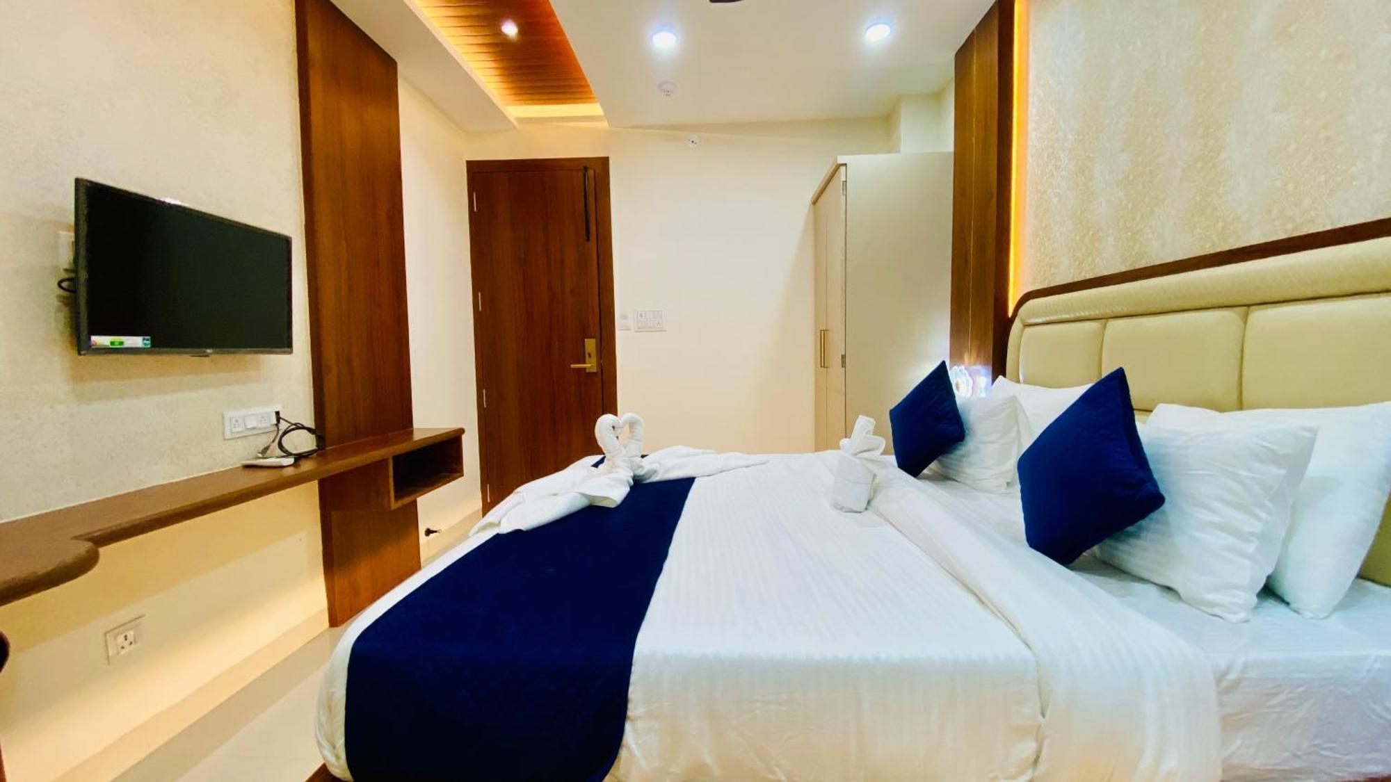 Hotel Aranyasutra Inaya, Indore Esterno foto