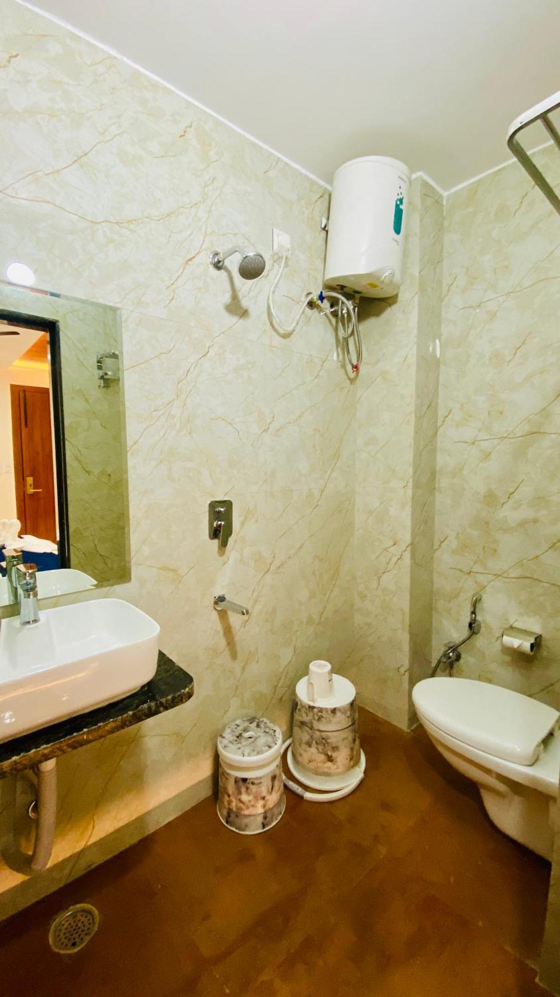 Hotel Aranyasutra Inaya, Indore Esterno foto