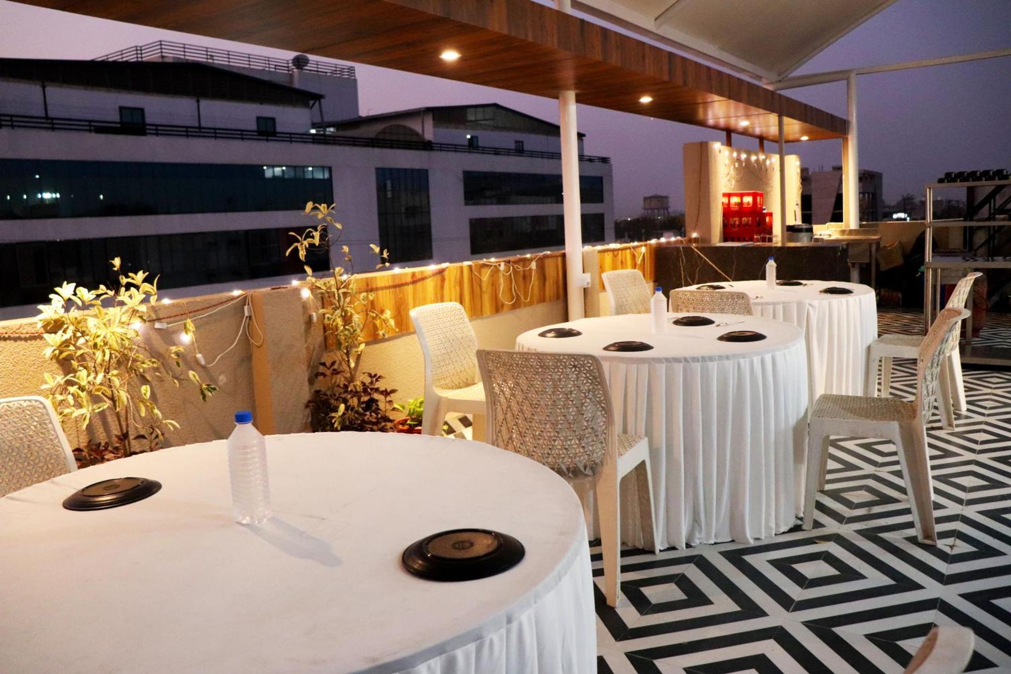 Hotel Aranyasutra Inaya, Indore Esterno foto