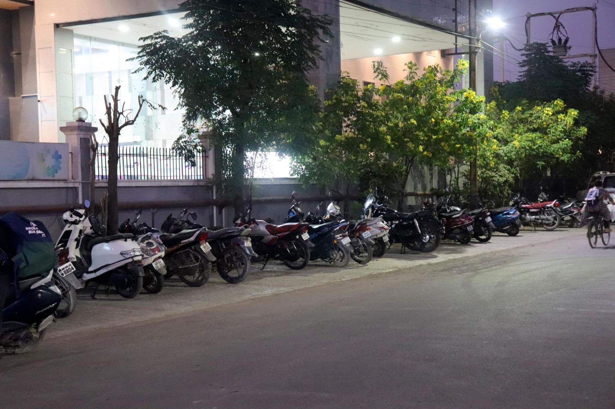 Hotel Aranyasutra Inaya, Indore Esterno foto