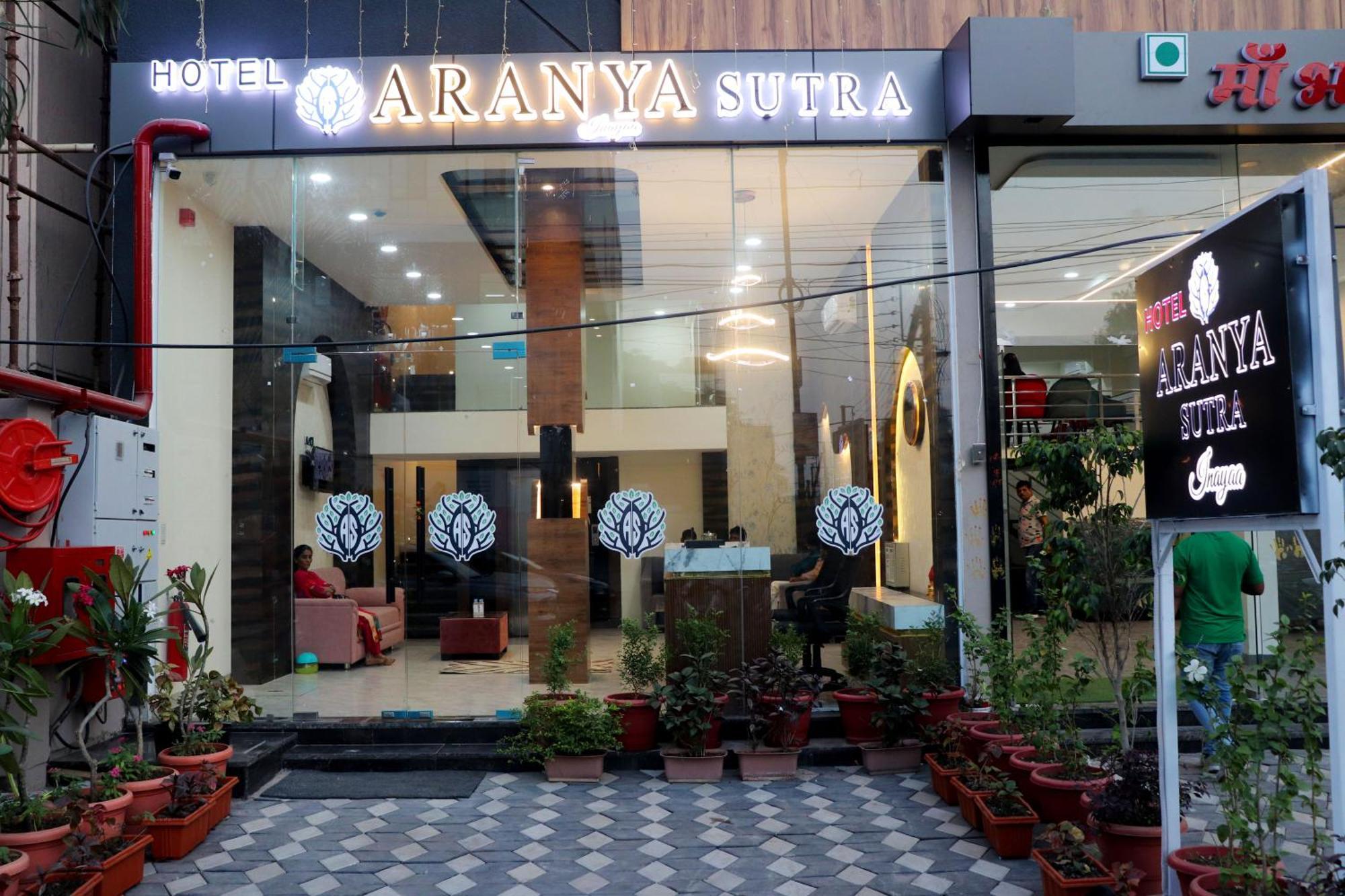 Hotel Aranyasutra Inaya, Indore Esterno foto